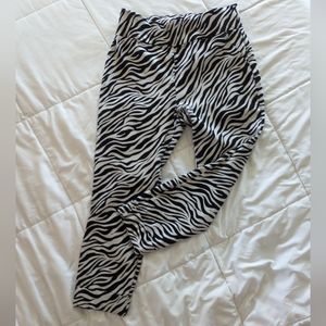 New York & Company Size L zebra print Capri/crops